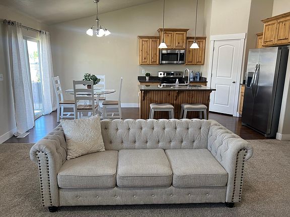 5th image of 625 S 1810 W