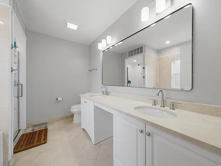 5302 N Winthrop Ave #4 — Photo 18