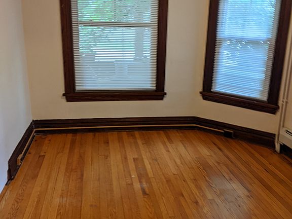 4th image of 909 N Cayuga St