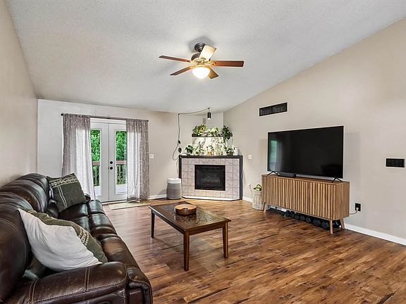 3rd image of 1423 Denali Ct