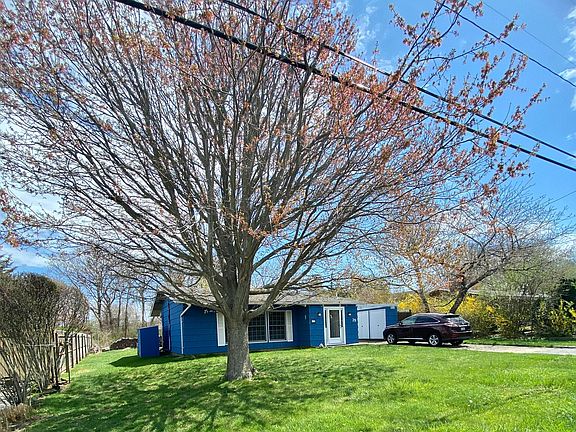 2nd image of 29 Pinetree Dr