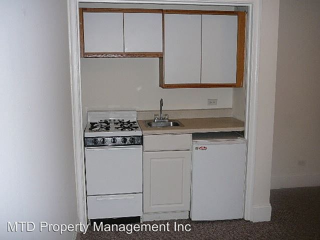 2nd image of 2119 N Sedgwick St APT 2G