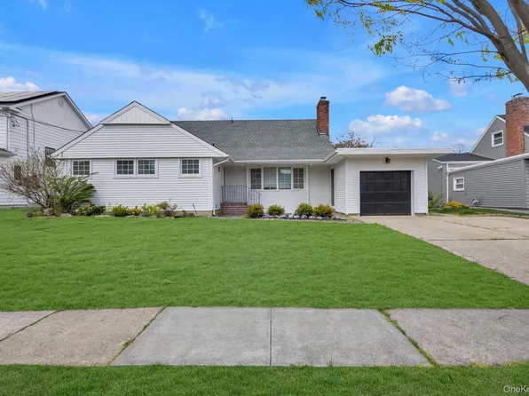 10 Thompson Drive, East Rockaway, NY 11518