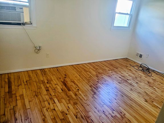 5th image of 110 Shiloh St