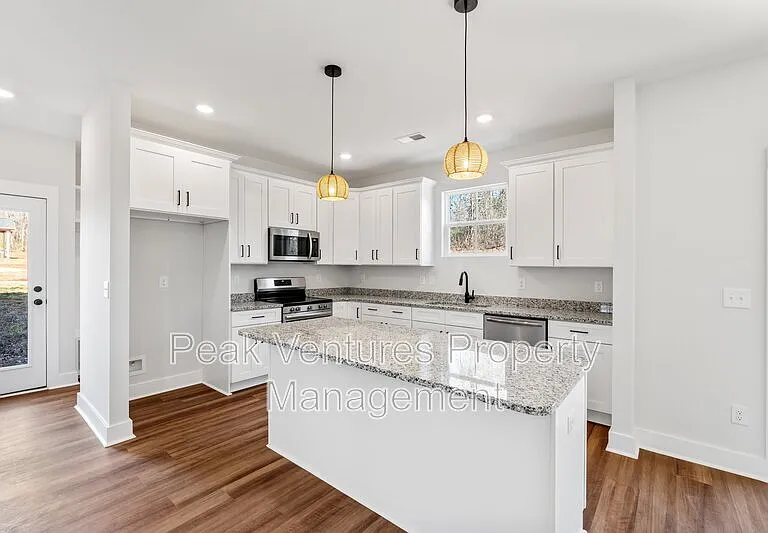 104 Norbert Ln — Photo 7
