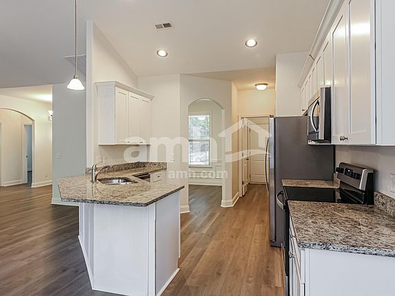 5th image of 105 Amber Oaks Dr