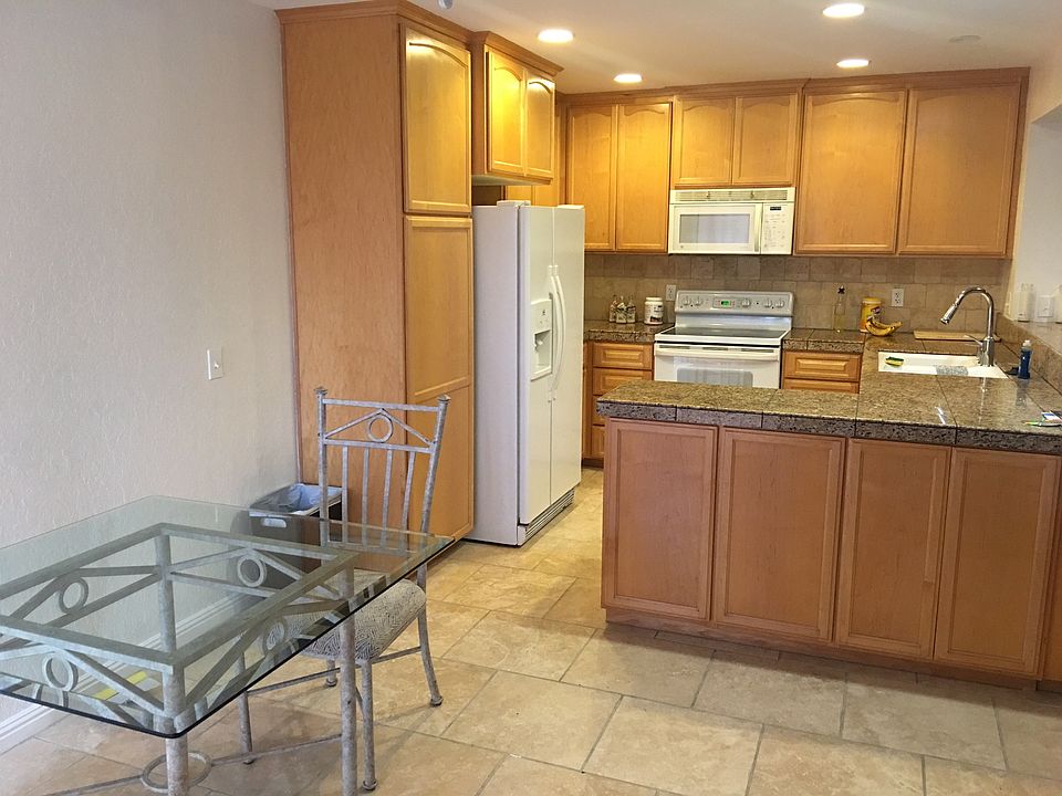 1st image of 688 Ascot Dr