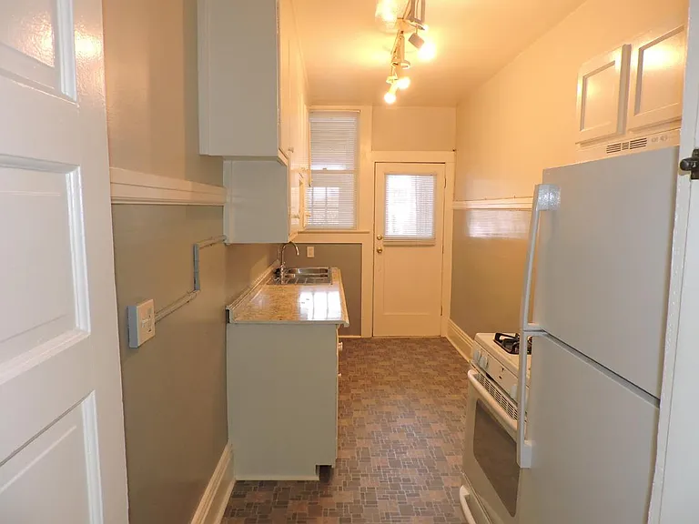 1421 G St #4 — Photo 12