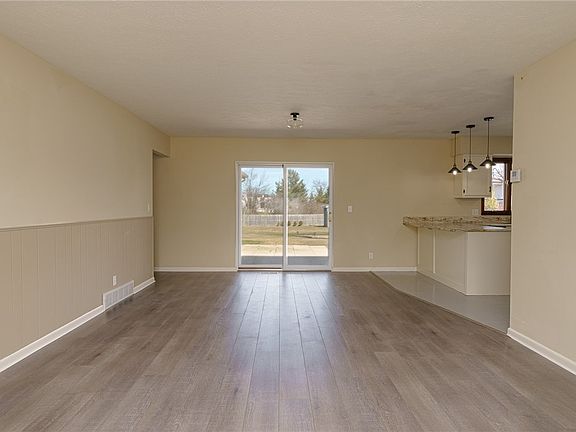 5th image of 20526 Westwood Dr