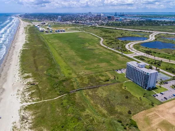 415 E Beach Dr APT 214, Galveston, TX 77550