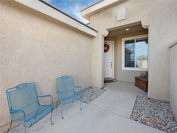 3rd image of 10215 Villa Arceno Ave