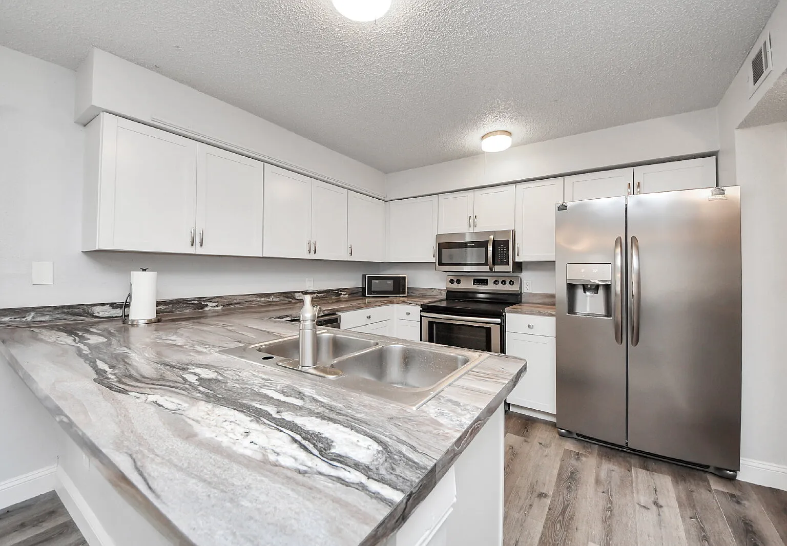 3 bed, 2.0 bath, 1320 sqft, $1,700 — Photo 4