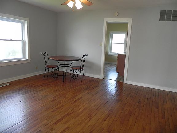 4th image of 104 S South St