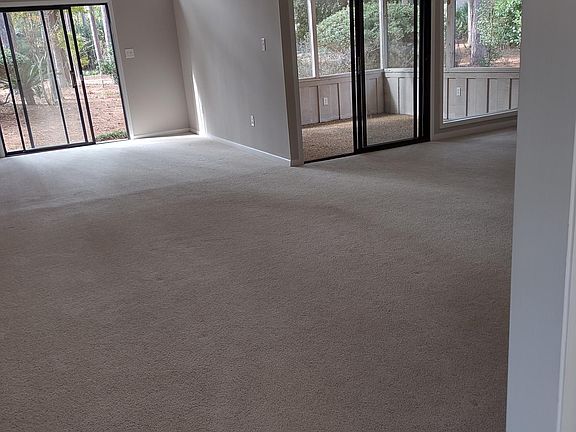 5th image of 13 Village Green Cir