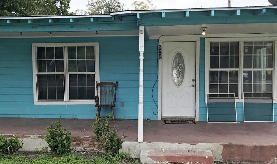 1st image of 858 Perez St