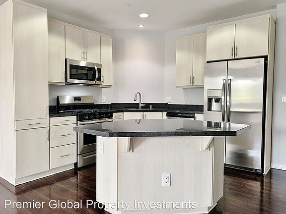 3rd image of 1408 W Washington Blvd APT 210