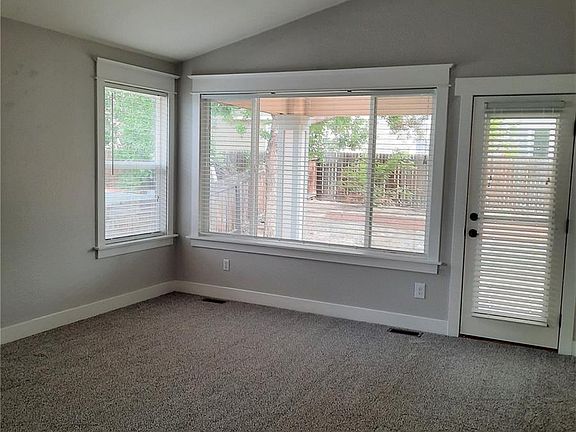 5th image of 194 Montezuma St