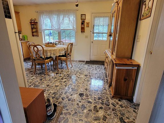 4th image of 119 Valley Dr