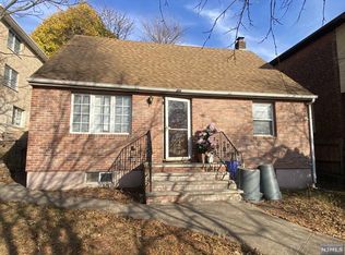 374 Broad Ave, Ridgefield, NJ 07657