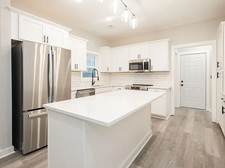 824 W Broad St — Photo 19