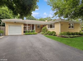 327 W Rockland Rd, Libertyville, IL 60048