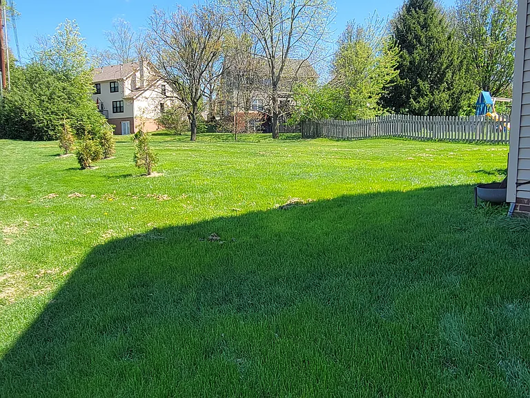 421 Forest Hill Dr — Photo 2
