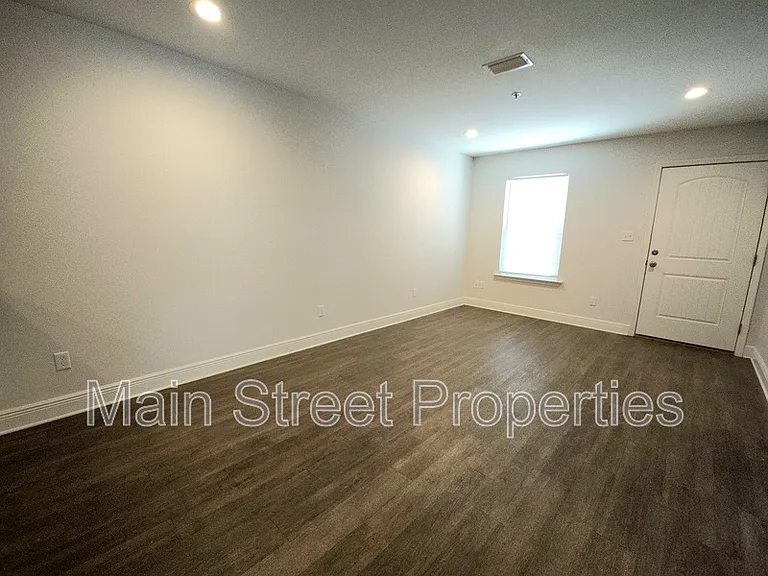 313 N Navy Blvd #1A — Photo 3