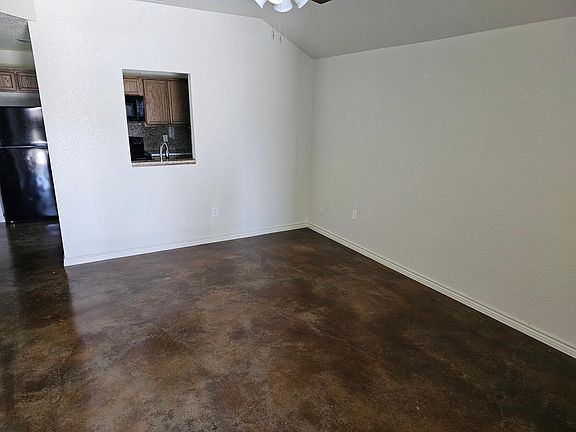 2nd image of 110 Surrey Ln