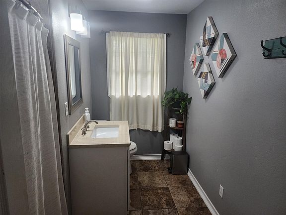 5th image of 510 Edgebrook Dr