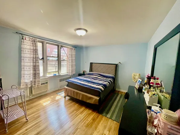 94-11 59th Avenue image 7 of 24