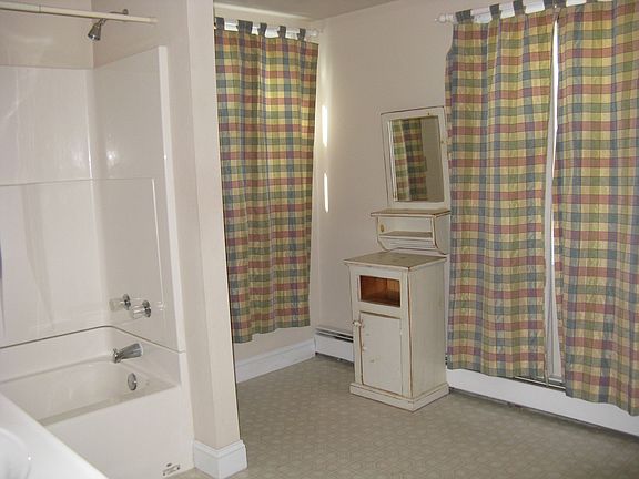 Huge Second Floor Bath