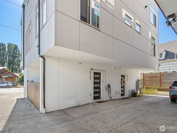 3rd image of 6747 15th Avenue NW