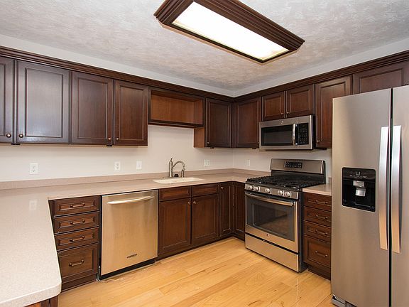 4th image of 104 Clubhouse Dr