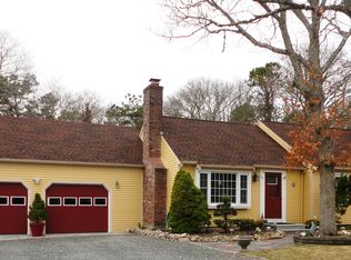 99 Wagon Ln, Hyannis, MA 02601
