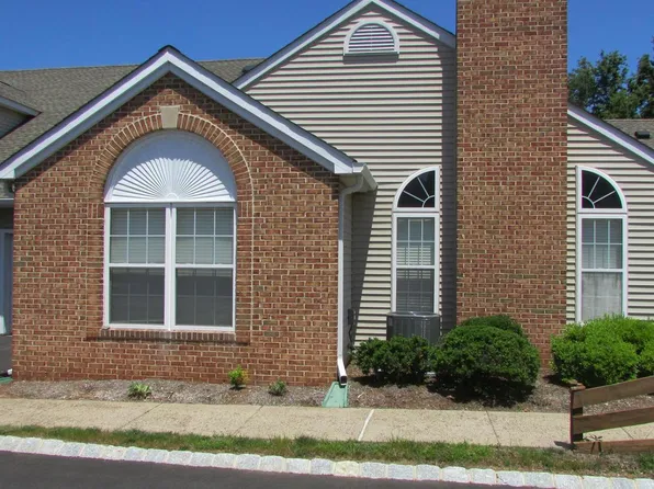 18 Woolsey Ct, Pennington, NJ 08534