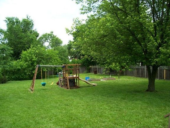 3rd image of 313 Glenwood Dr