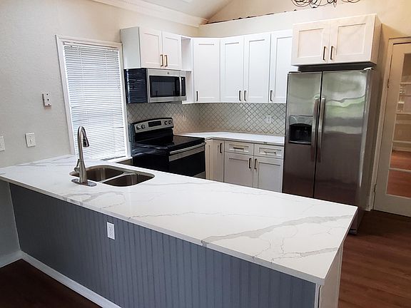 2nd image of 1801 Karolina Ave