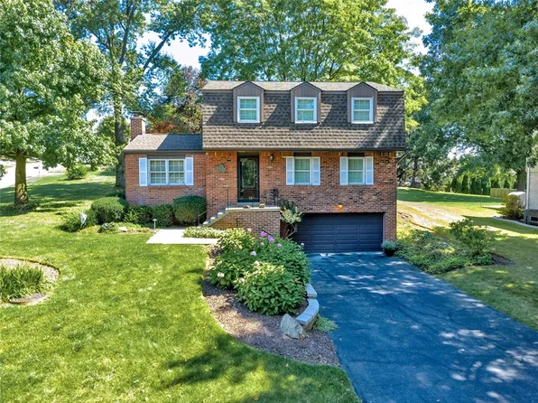 10 Stonehaven Dr, Irwin, PA 15642