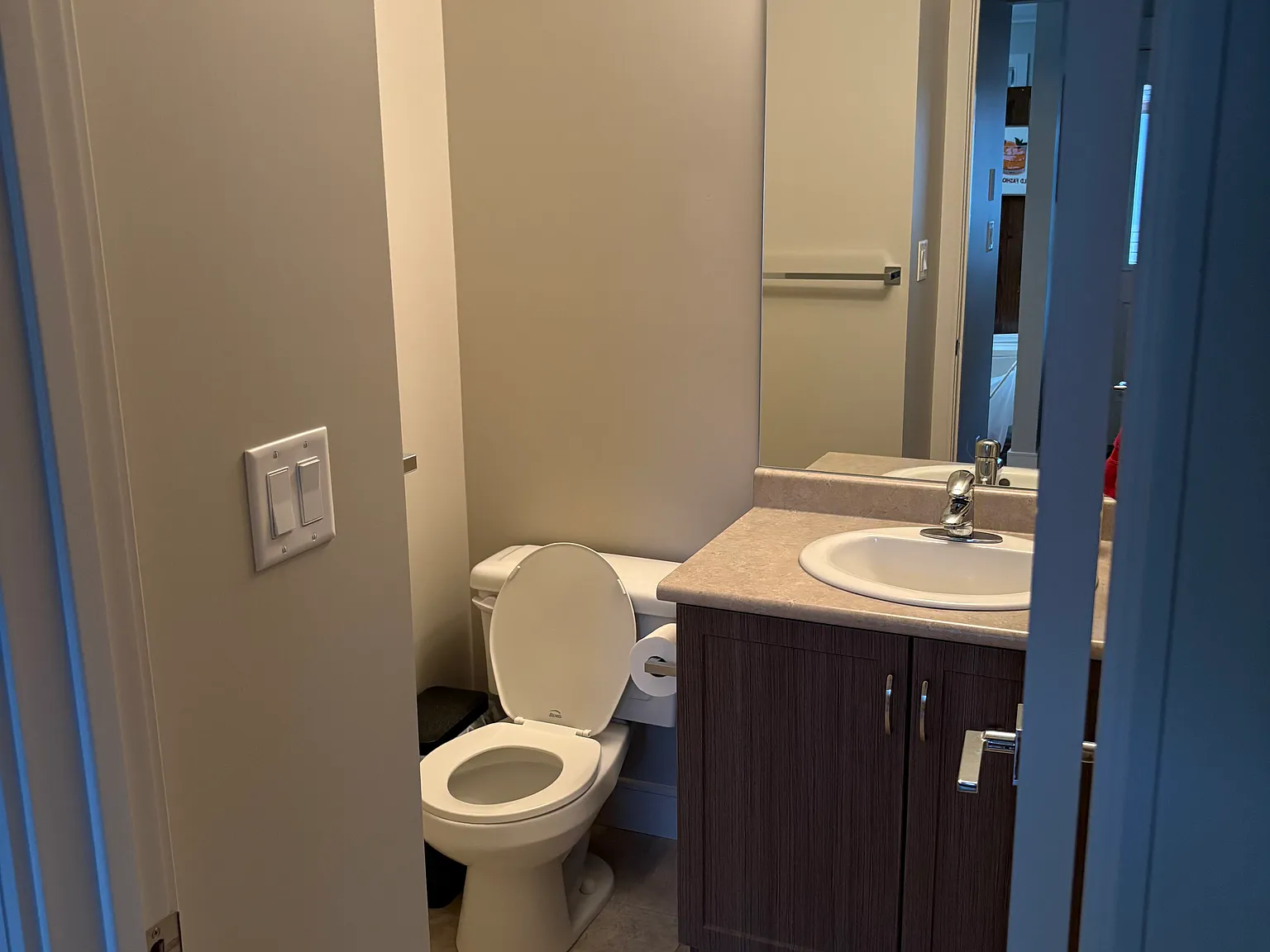 1 bed, 1.5 bath, 1800 sqft, $1,200 — Photo 2