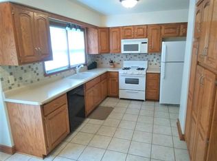 4309 S 35th St, Greenfield, WI 53221