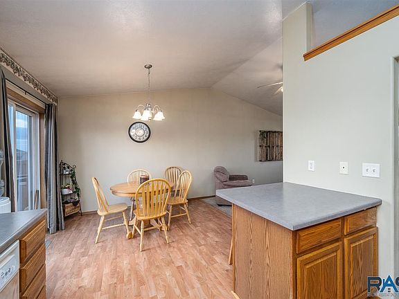 5th image of 7104 W 67th St