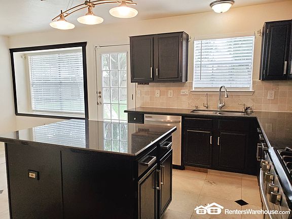 3rd image of 11526 Meadowchase Dr