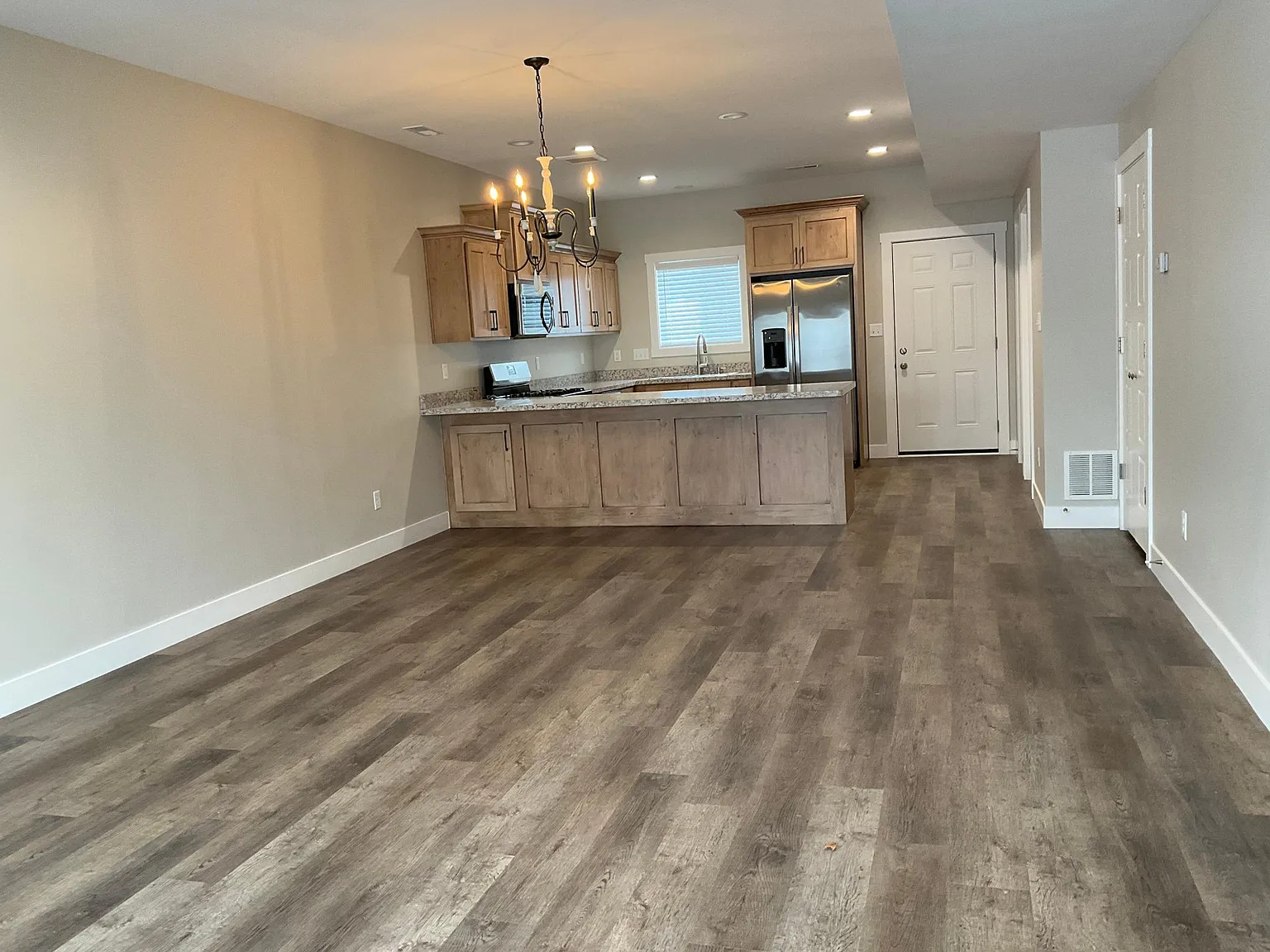 3 bed, 2.5 bath, 1475 sqft, $1,725 — Photo 3