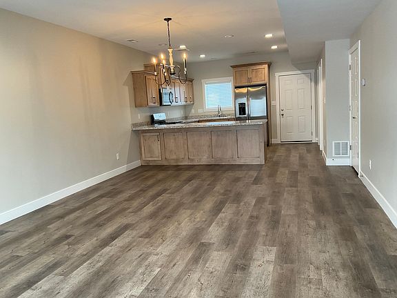 3rd image of 752 May St