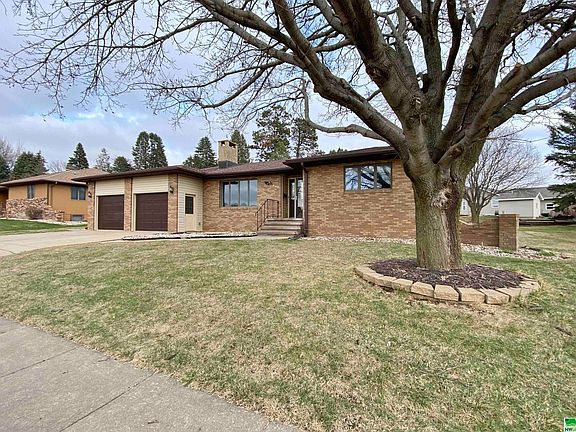 2nd image of 540 Park Ct
