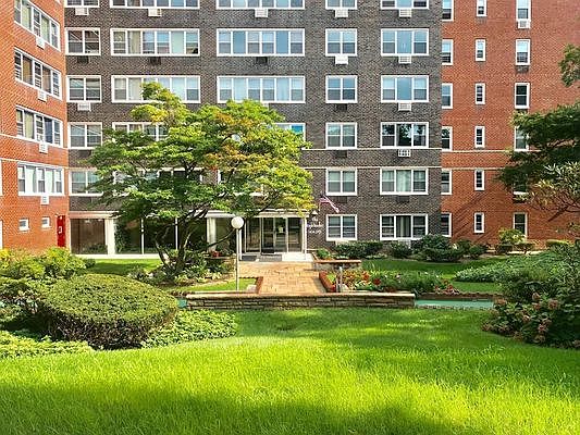 3rd image of 16420 Highland Ave APT 4S