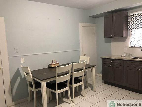 2nd image of 218 Parrott Ave #1