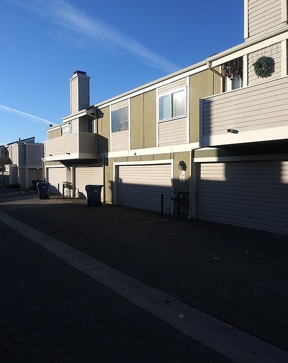 1st image of 27072 Hidaway Ave Unit 6