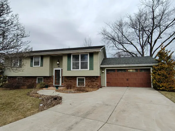 134 Elm Ct, Hebron, IN 46341