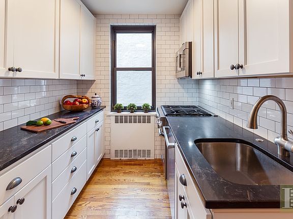 3rd image of 221 E 78th St APT 4C